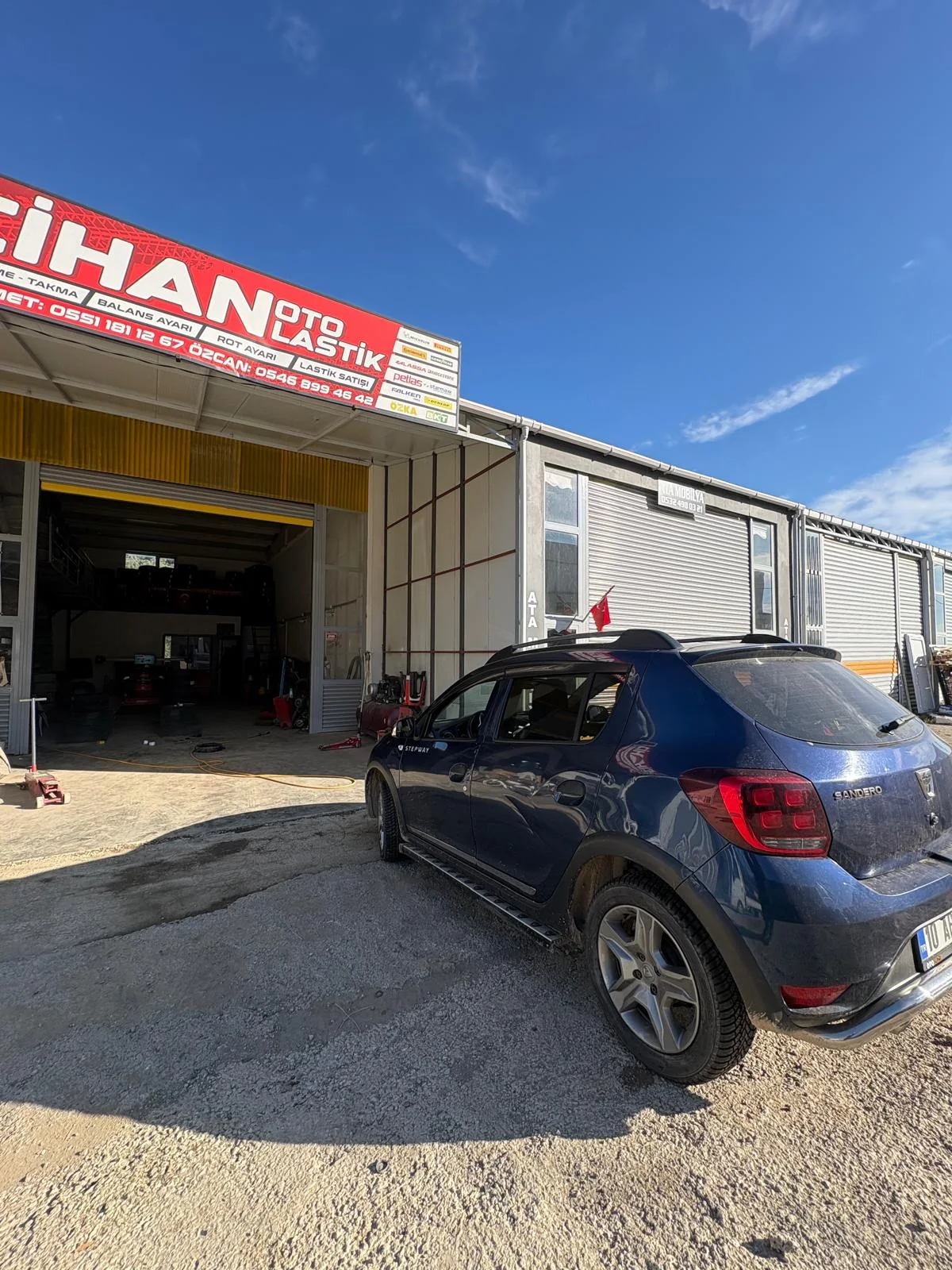 Cihan Oto Lastik iş yeri önü